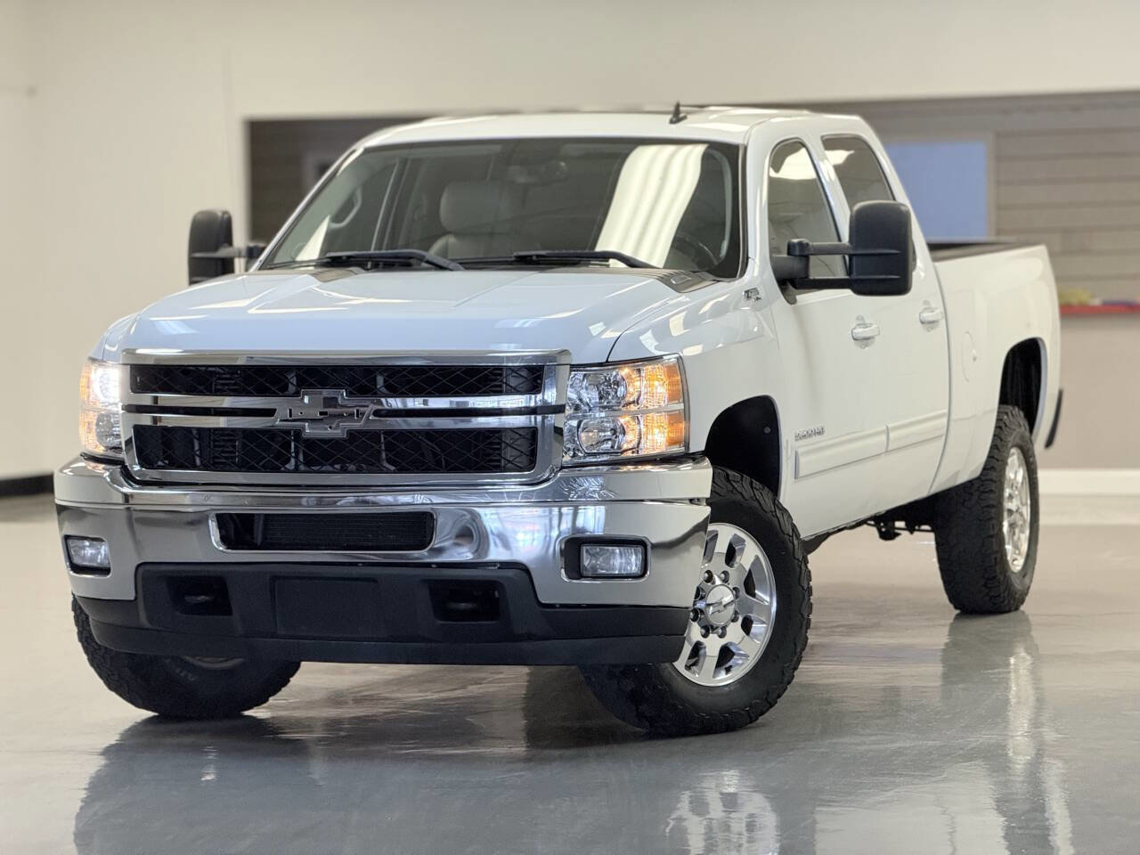 Used 2011 Chevrolet Silverado 2500 LTZ w/ LTZ Plus Package image 1