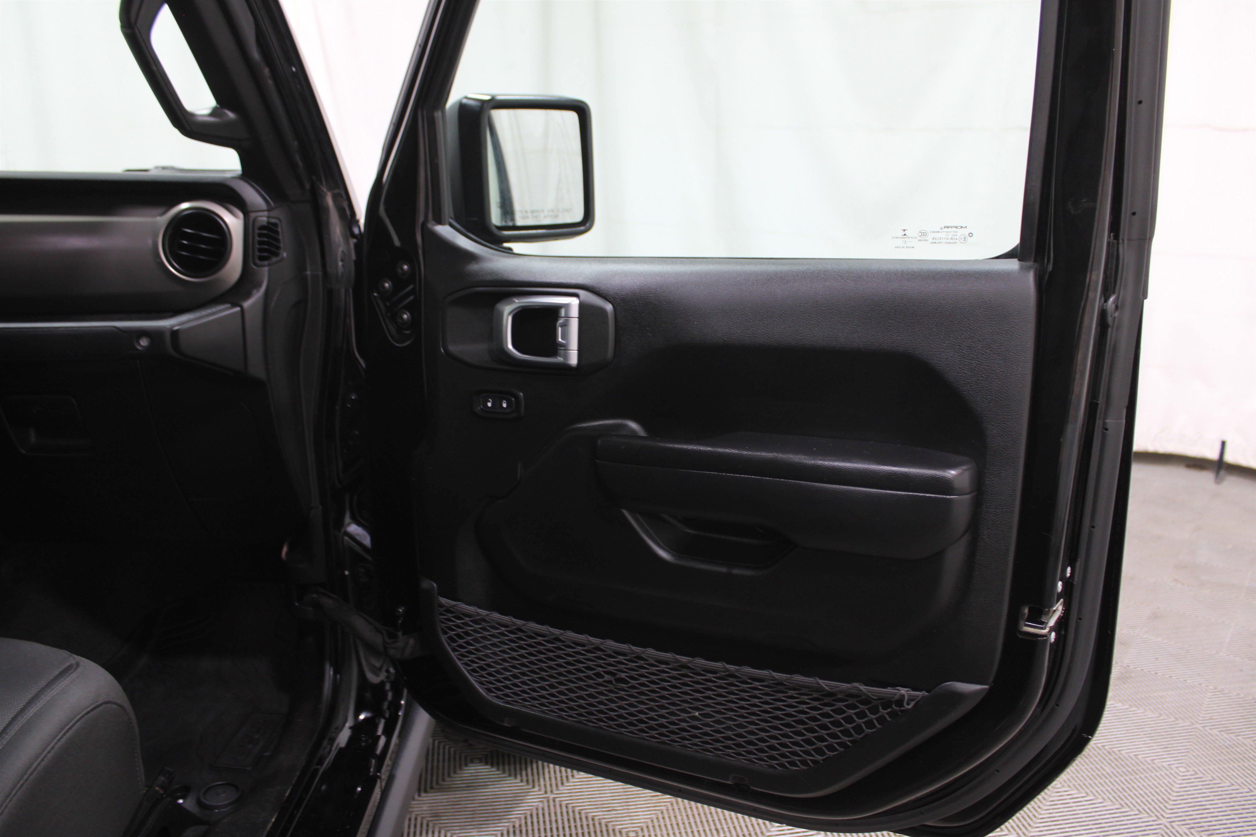 Used 2021 Jeep Gladiator Willys image 29