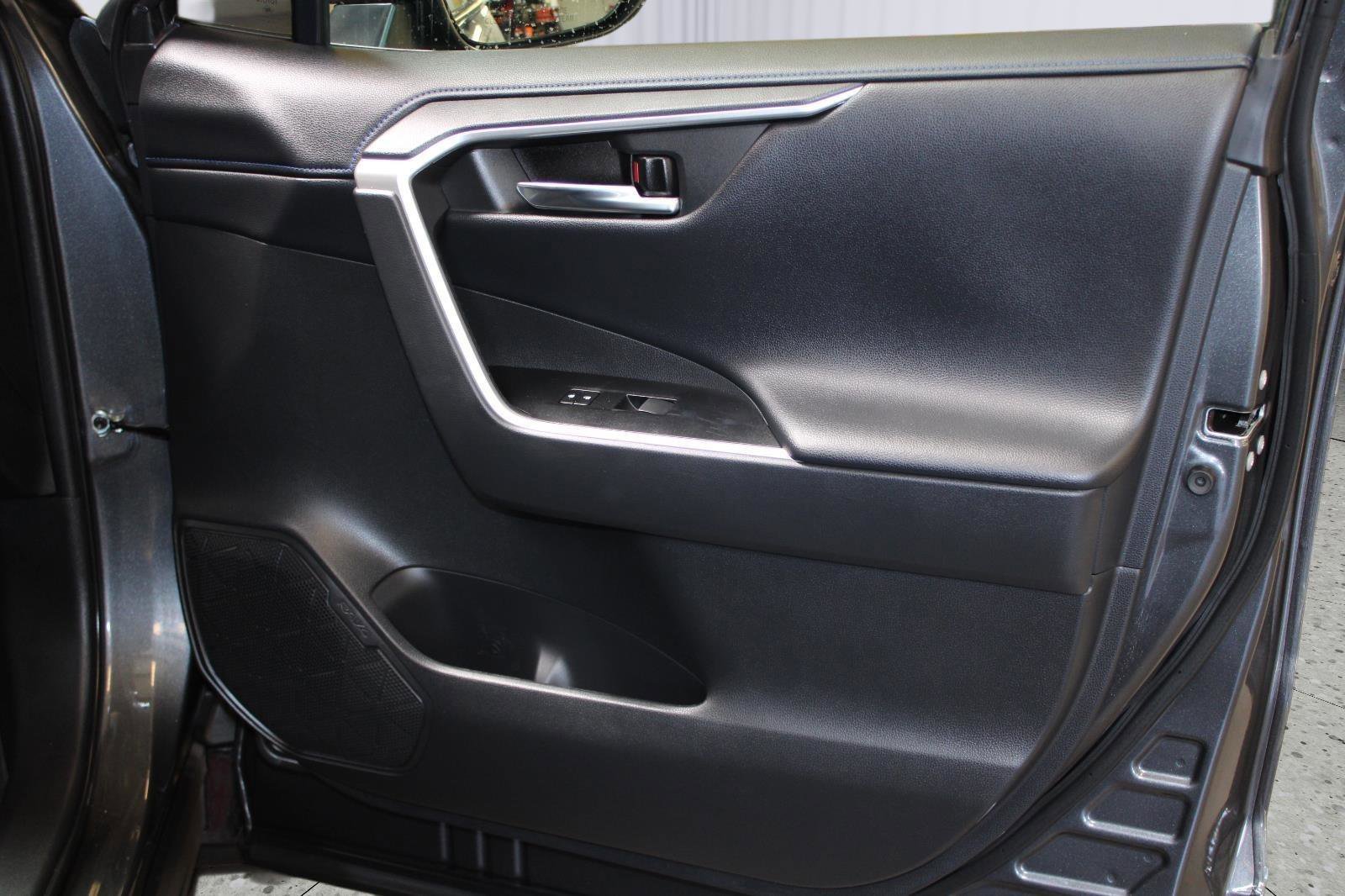 Used 2020 Toyota RAV4 XSE AWD/4WD image 40