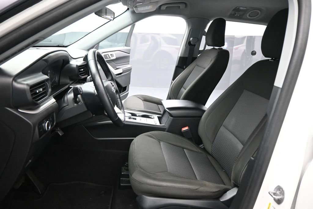 Certified 2024 Ford Explorer XLT RWD image 10