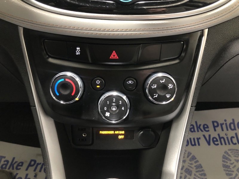 Used 2022 Chevrolet Trax LT w/ LT Convenience Package image 28