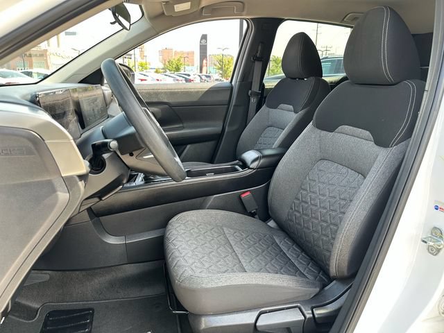 Used 2025 Nissan Kicks SV AWD/4WD image 9