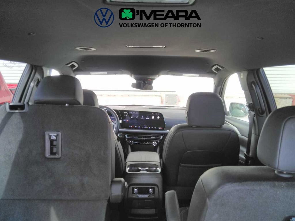 Used 2025 Chevrolet Traverse LT AWD/4WD image 3