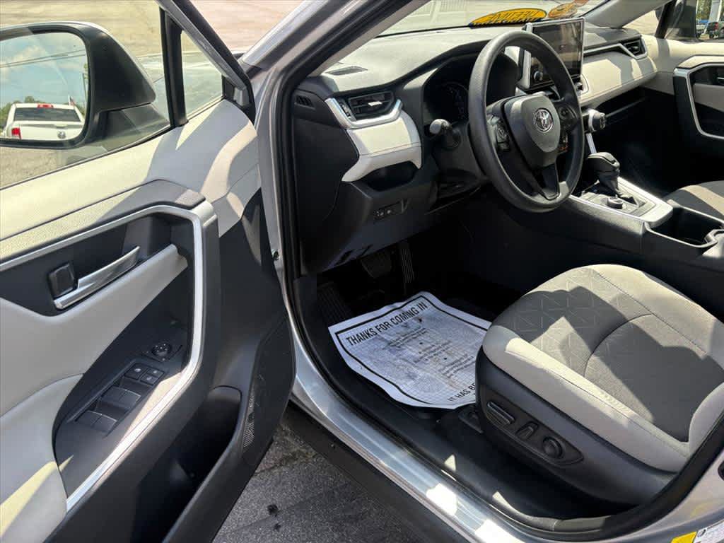 Used 2025 Toyota RAV4 XLE AWD/4WD image 20