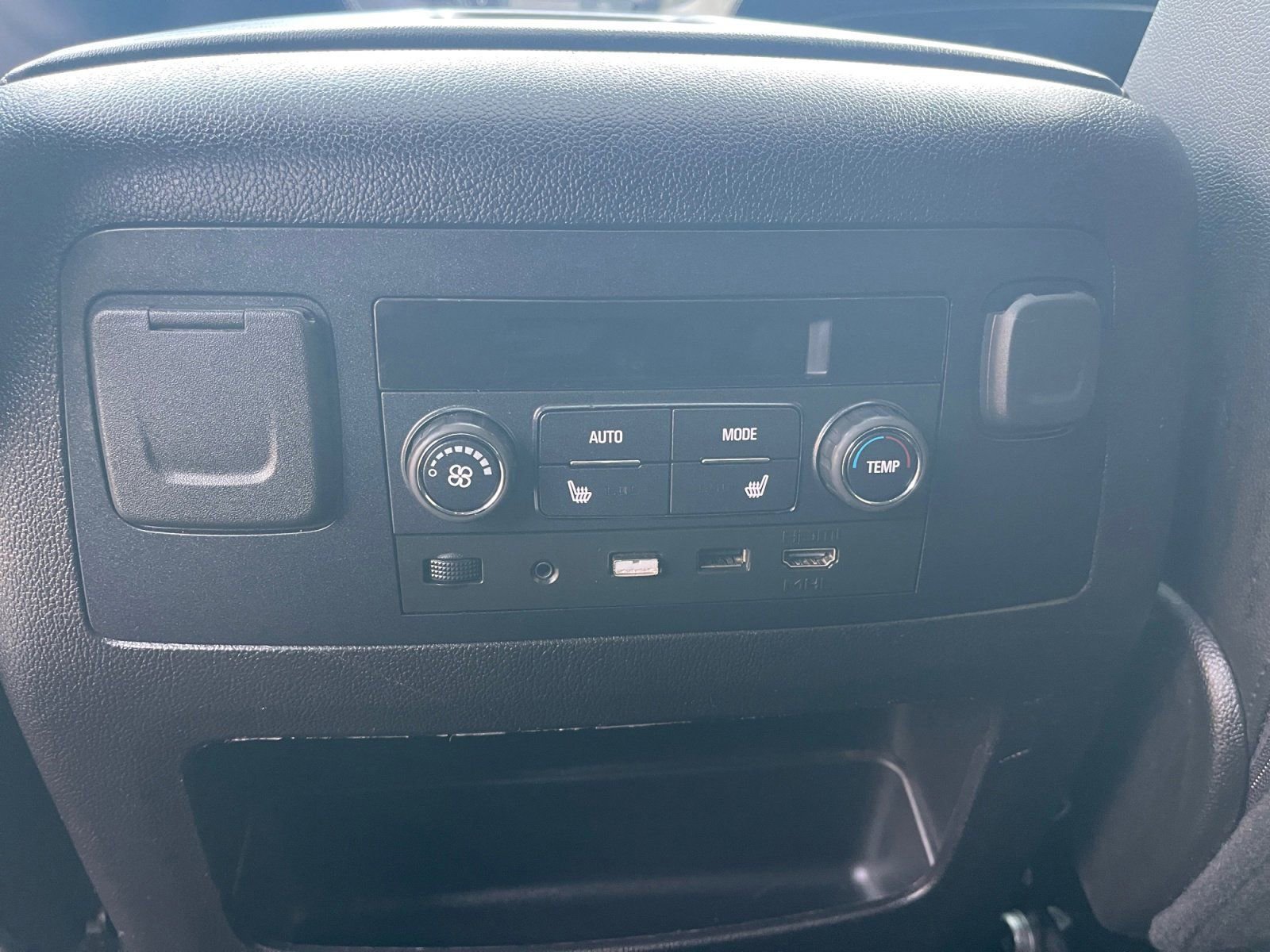 Used 2018 GMC Yukon XL SLT w/ Open Road Package image 25