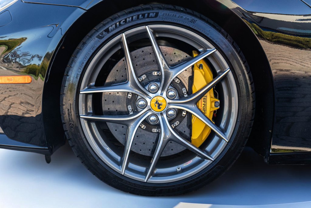 Used 2014 Ferrari F12 Berlinetta RWD image 60