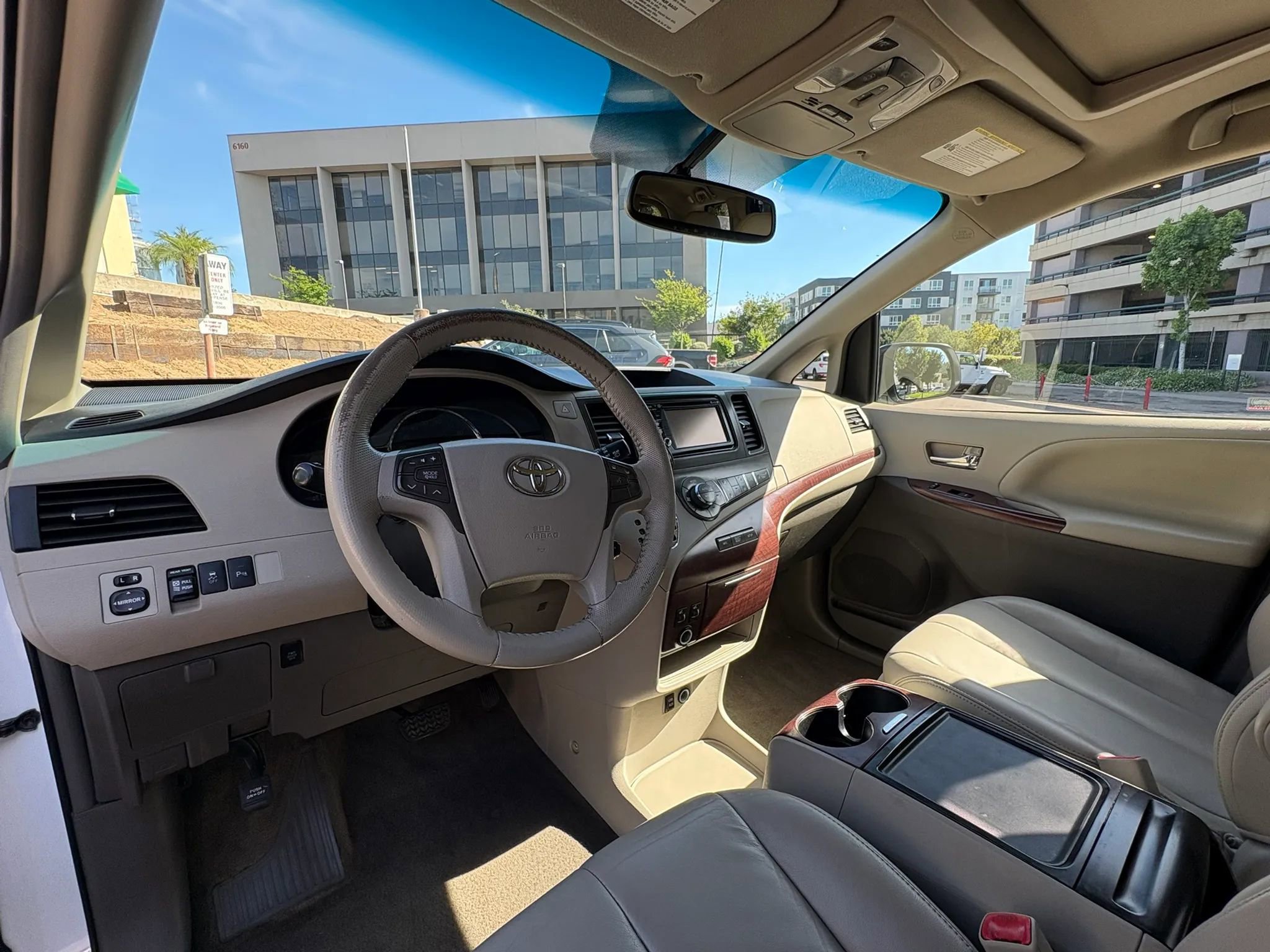 Used 2012 Toyota Sienna XLE FWD image 10