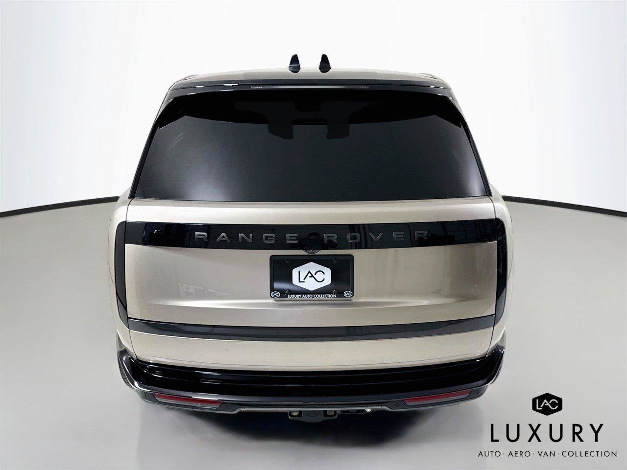 Used 2024 Land Rover Range Rover Long Wheelbase SE AWD/4WD image 7