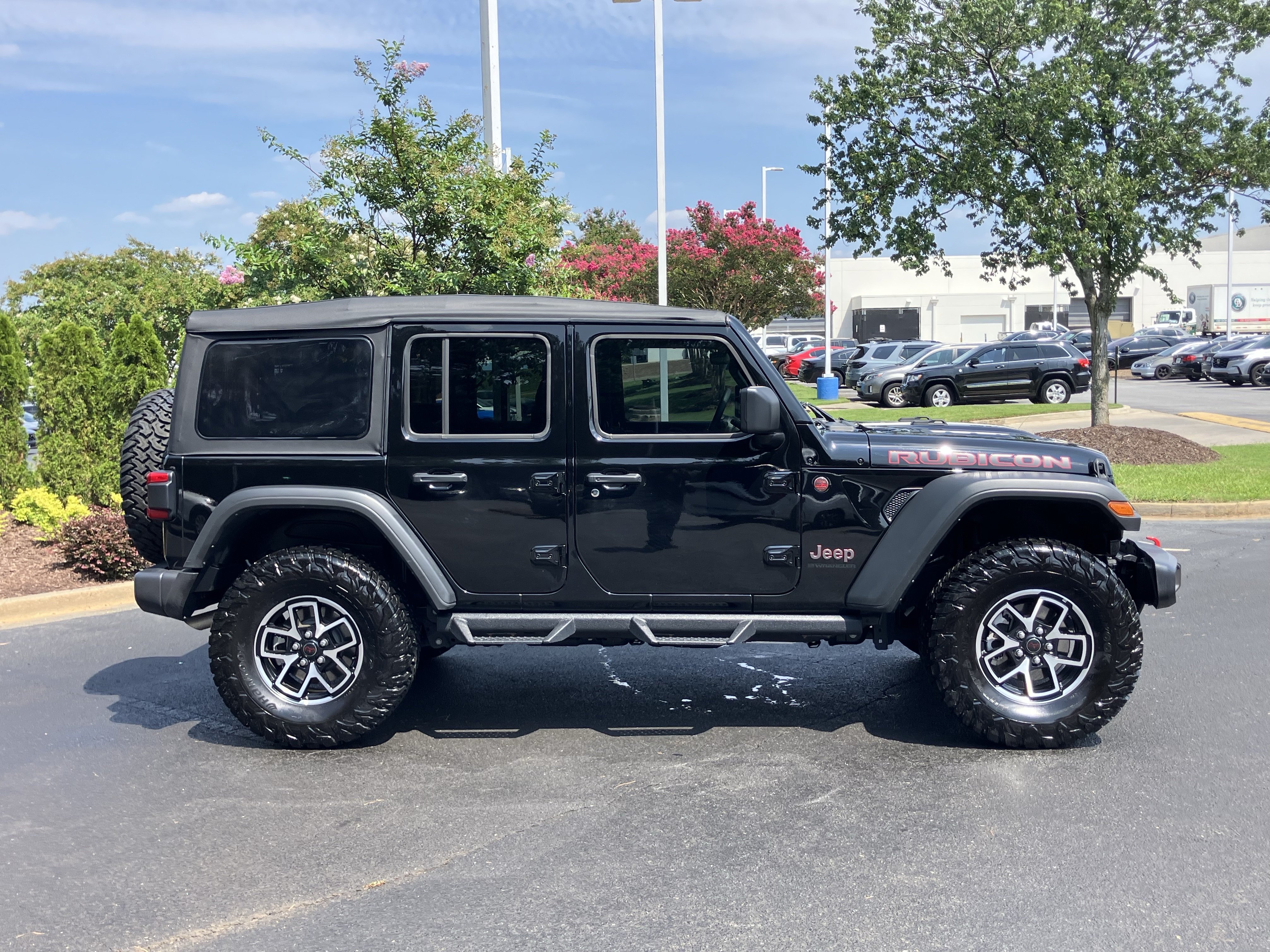 Used 2025 Jeep Wrangler Unlimited Rubicon AWD/4WD image 11