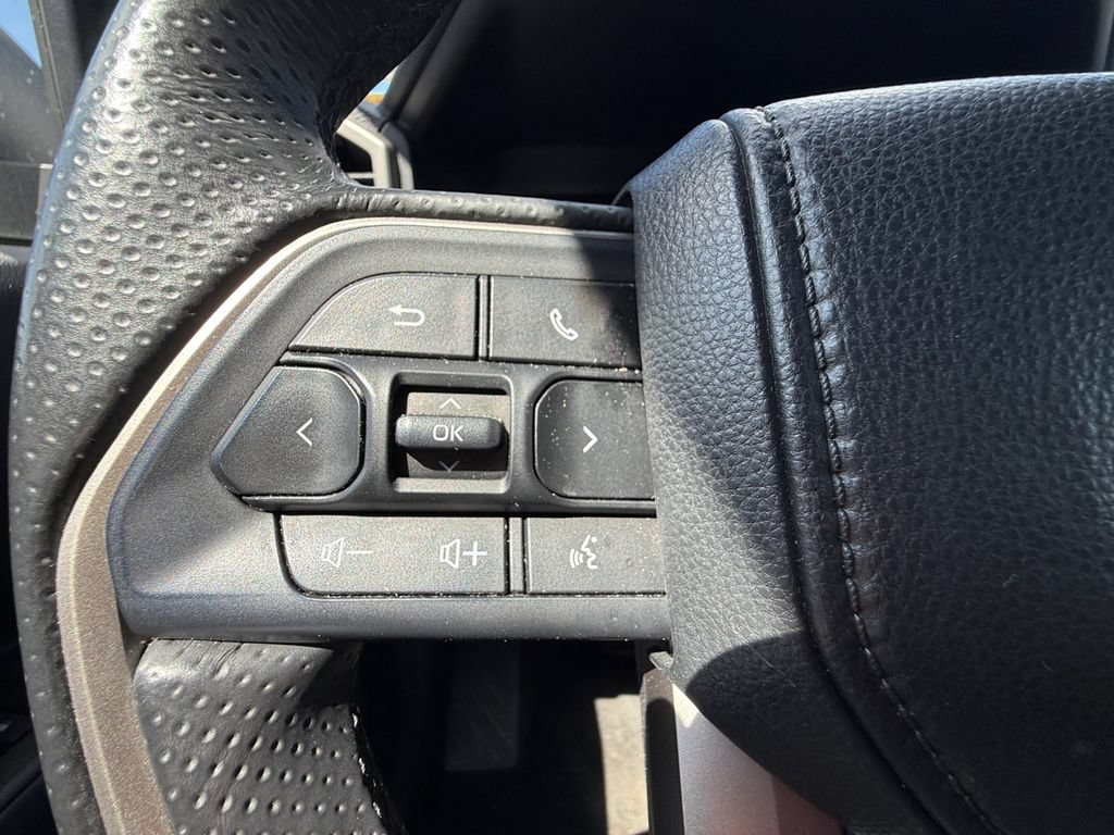 Used 2025 Toyota 4Runner SR5 AWD/4WD image 16
