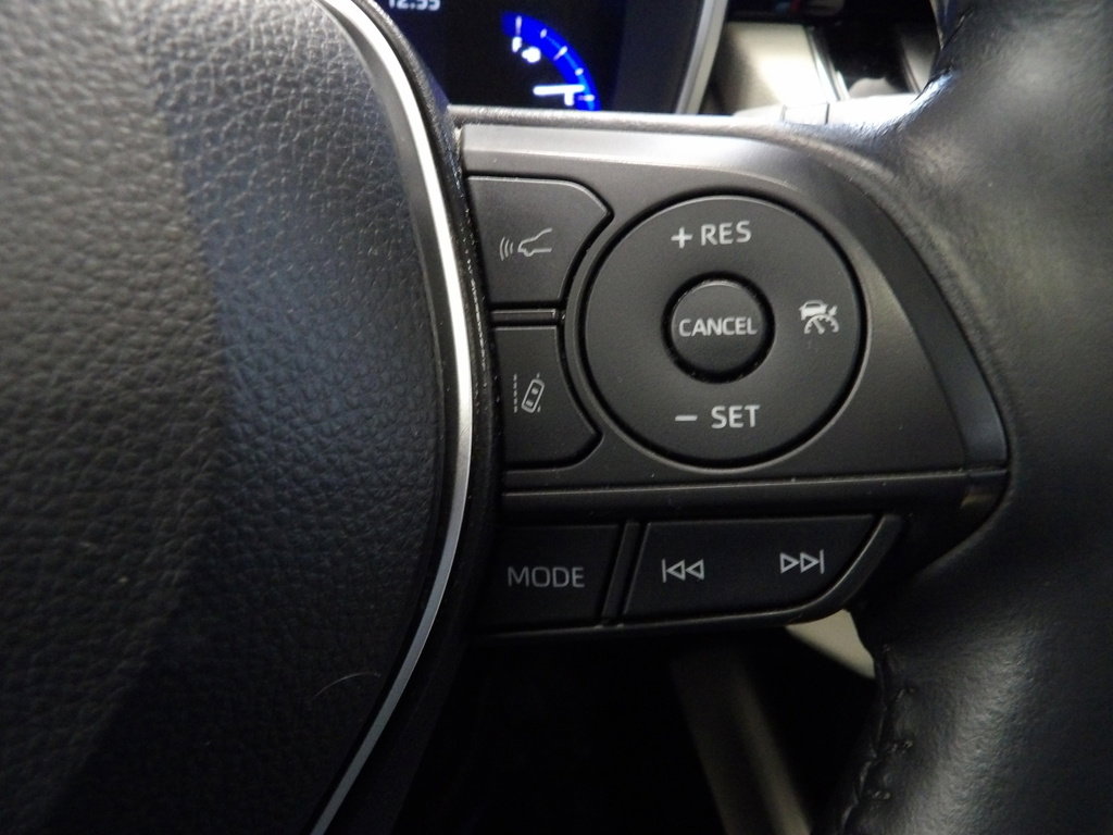 Used 2022 Toyota Corolla Cross XLE image 30