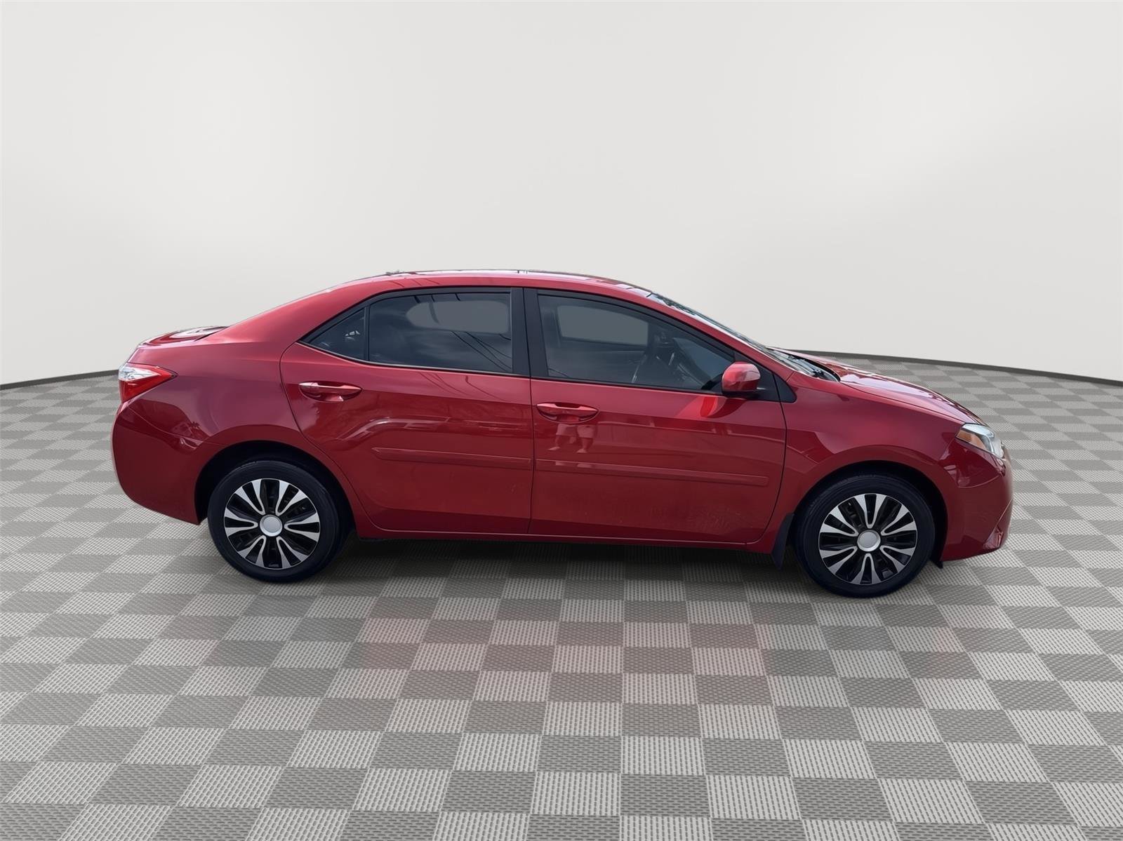 Used 2015 Toyota Corolla LE image 6