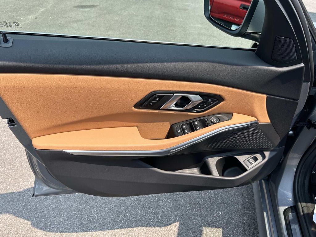 Used 2025 BMW 330i Sedan w/ Premium Package RWD image 28