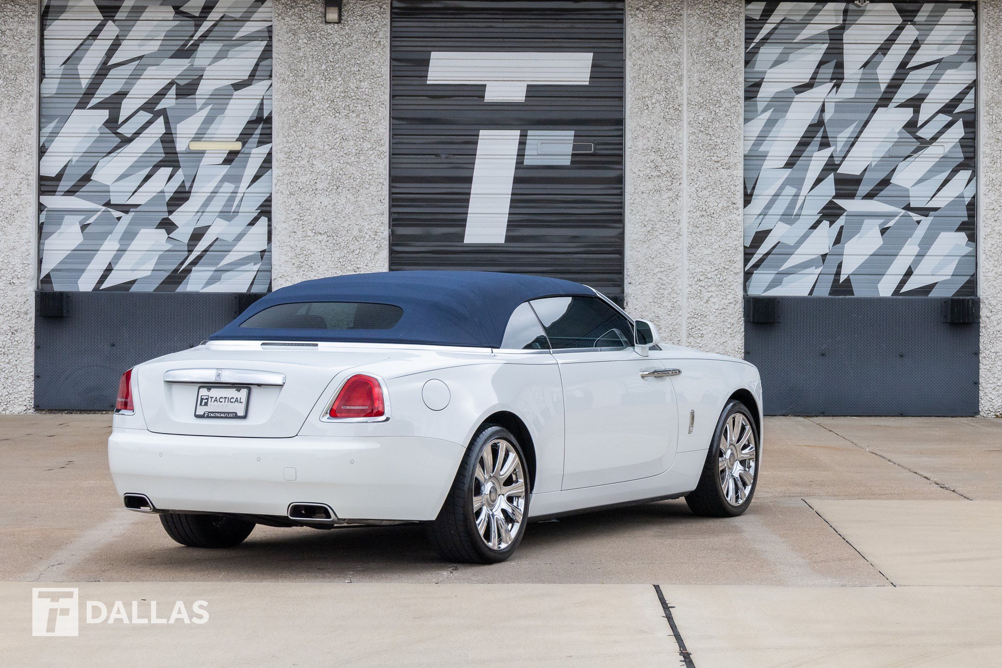 Used 2019 Rolls-Royce Dawn RWD image 15