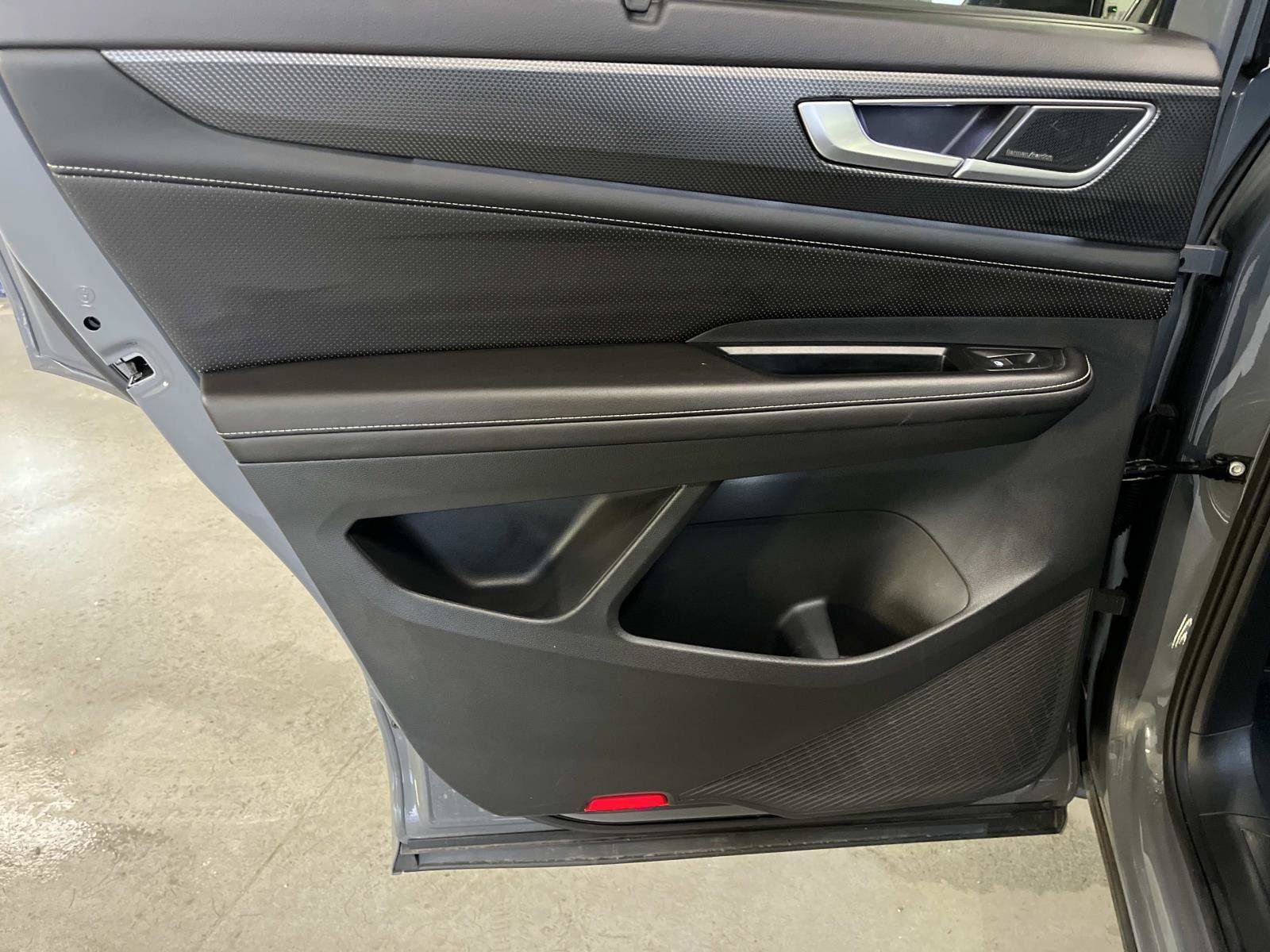 Used 2024 Volkswagen Atlas Cross Sport SEL Premium R-Line image 11