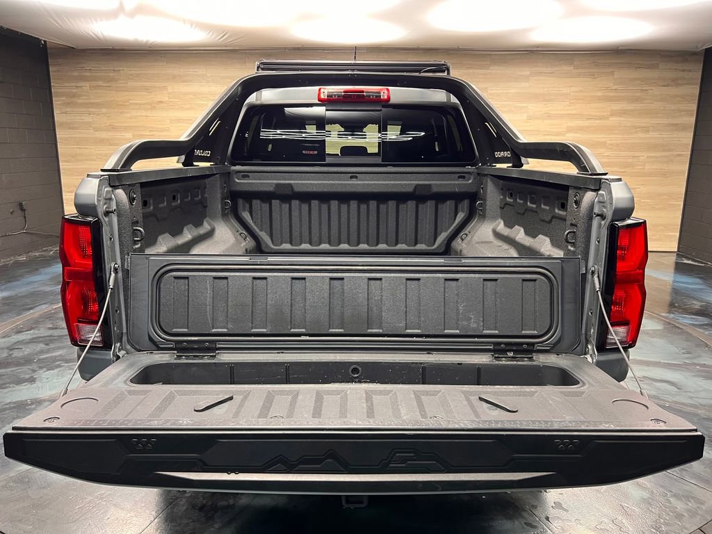 Used 2025 Chevrolet Colorado Z71 w/ Midnight Edition image 25