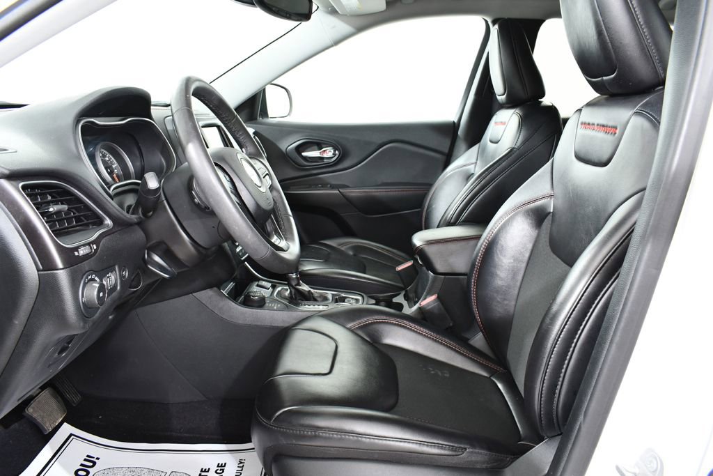 Used 2022 Jeep Cherokee Trailhawk w/ Comfort/Convenience Group AWD/4WD image 6