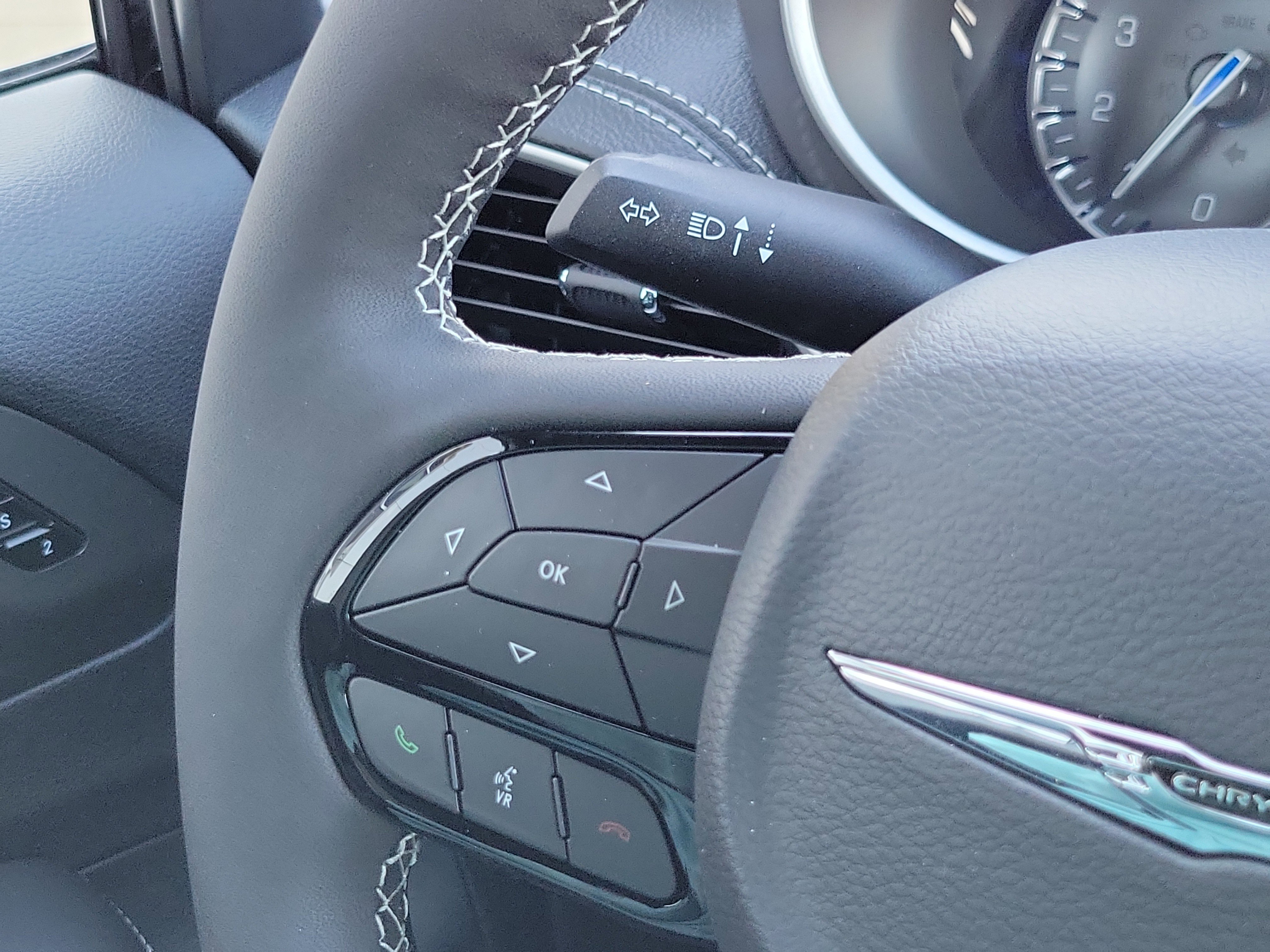 New 2026 Chrysler Pacifica Select FWD image 12