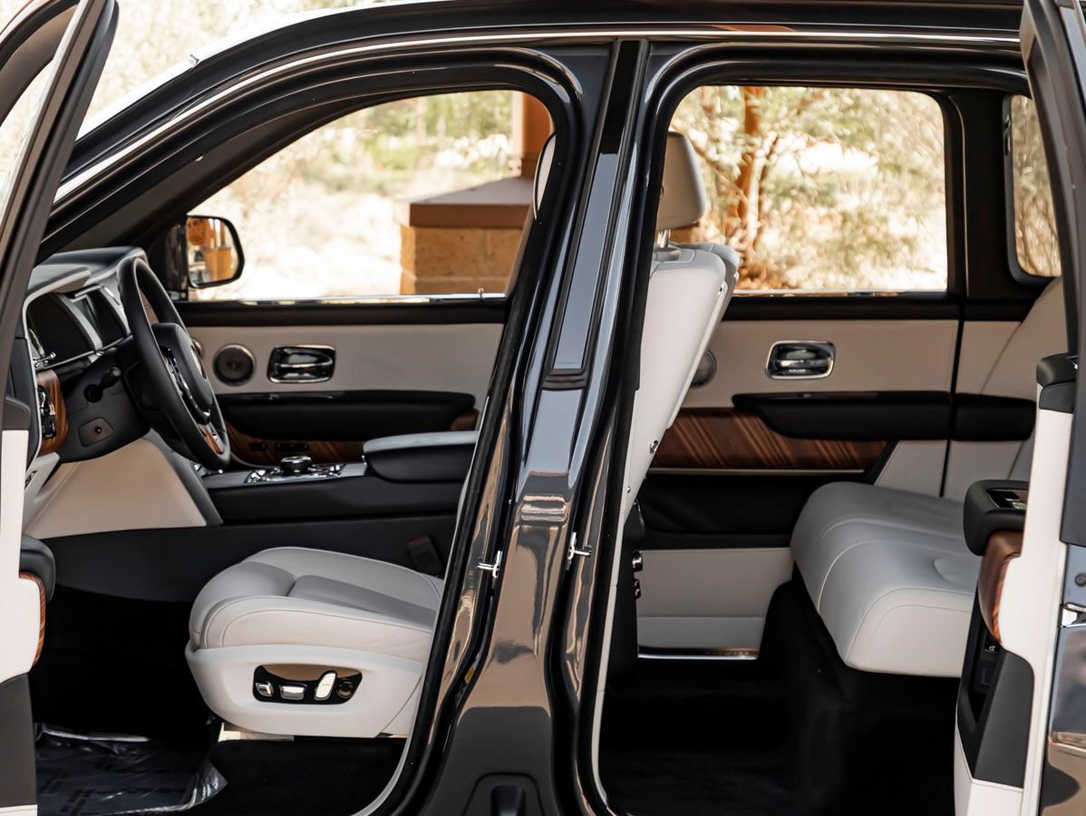 Certified 2019 Rolls-Royce Cullinan AWD/4WD image 31