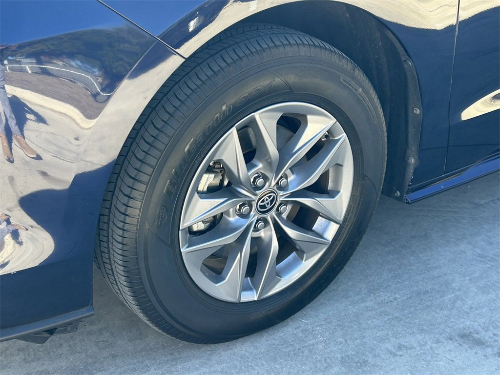 Used 2023 Toyota Sienna XLE image 9