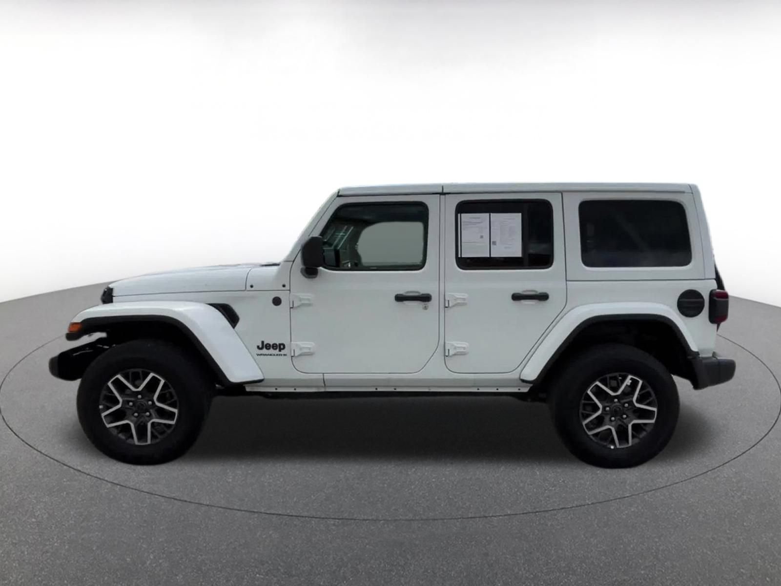 Used 2025 Jeep Wrangler Unlimited Sahara AWD/4WD image 9