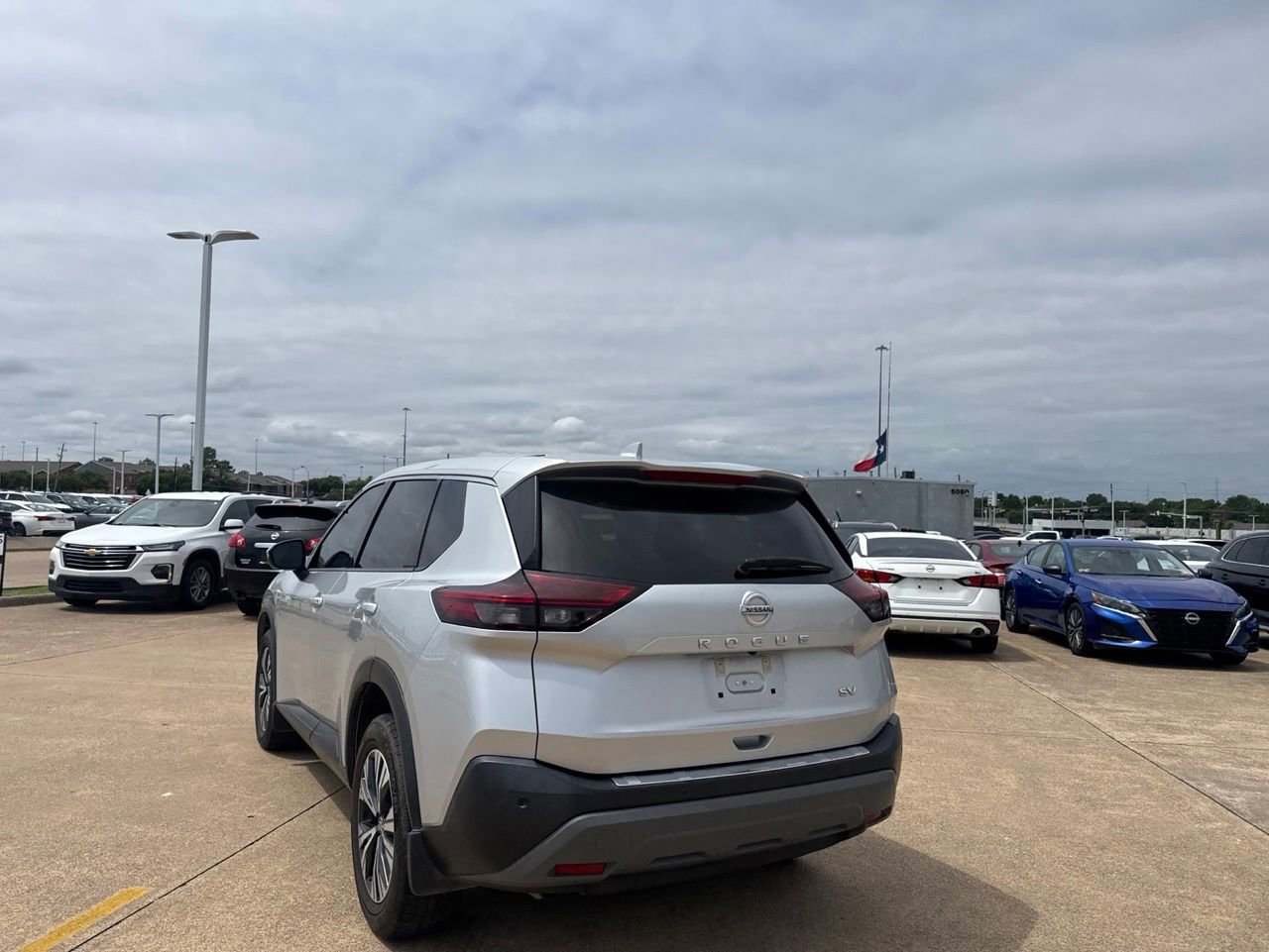 Certified 2021 Nissan Rogue SV FWD image 14