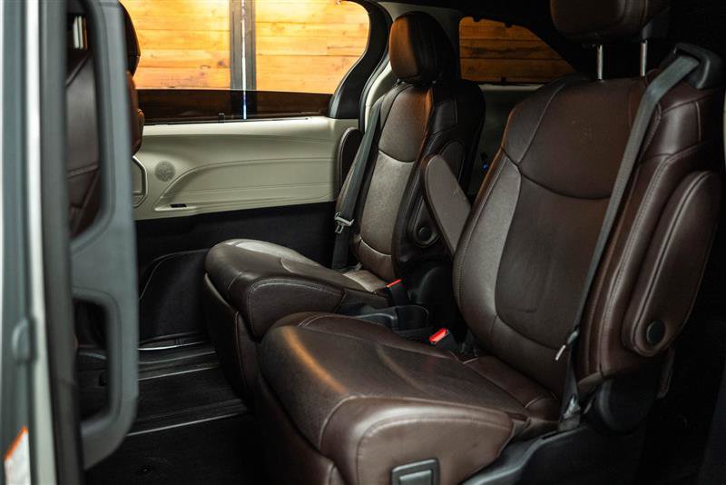 Used 2023 Toyota Sienna Platinum image 11