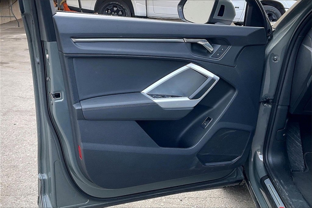 Used 2025 Audi Q3 2.0T Premium image 22