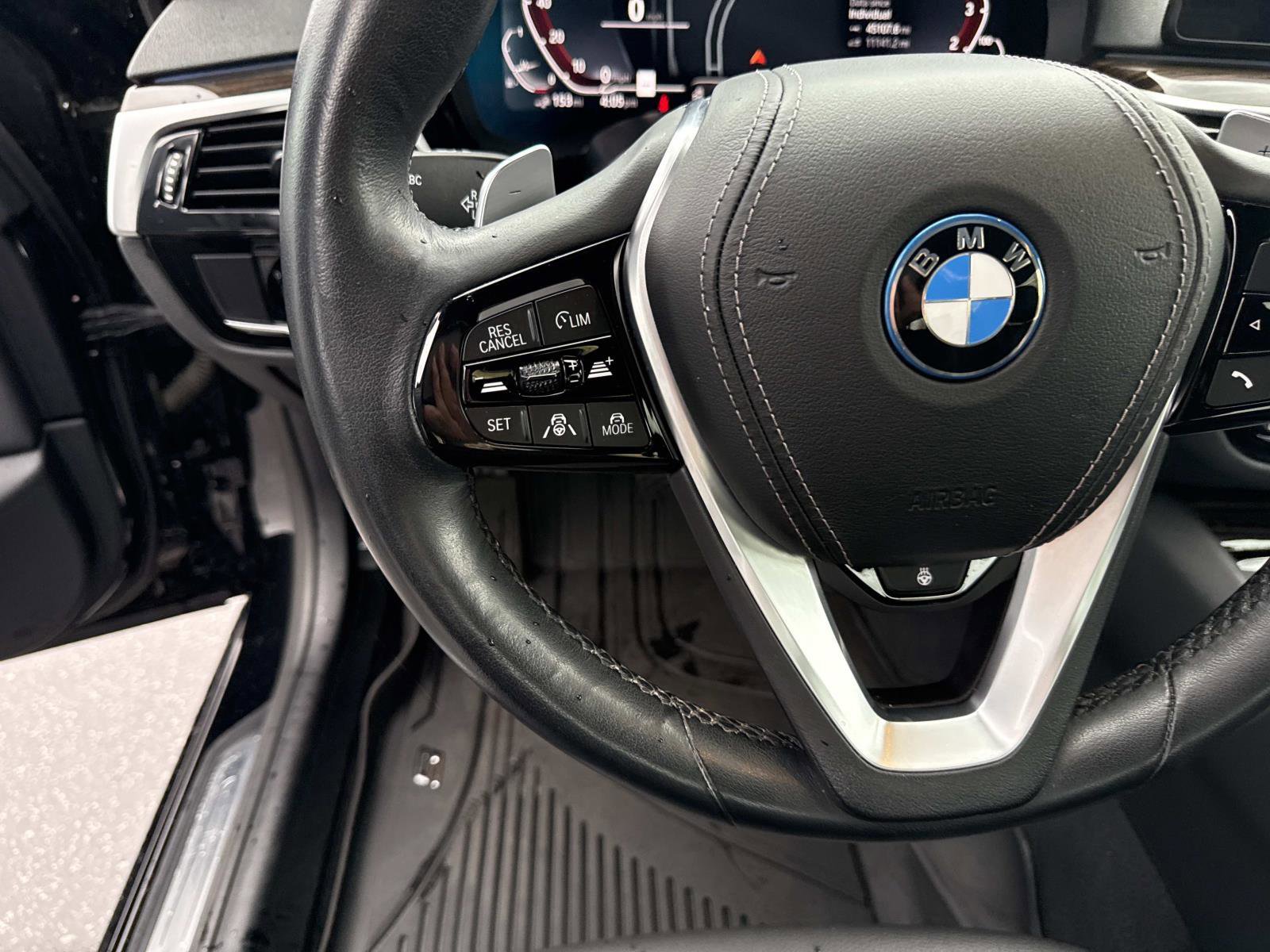 Used 2023 BMW 530e xDrive w/ Premium Package image 27