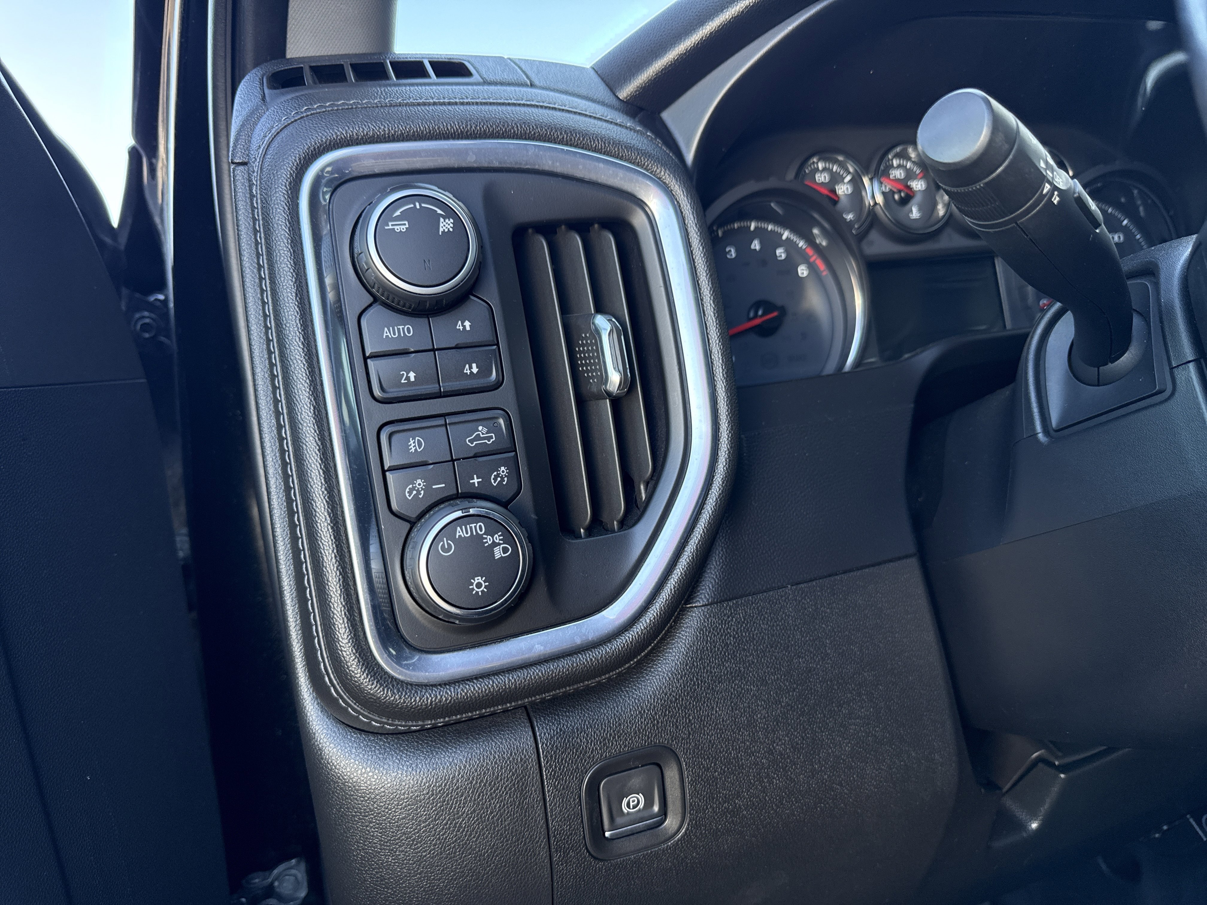 Used 2019 Chevrolet Silverado 1500 LT Trail Boss image 19