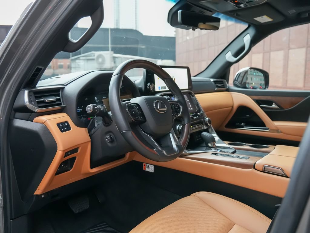 Used 2025 Lexus LX 700h Luxury w/ Appearance Package AWD/4WD image 4