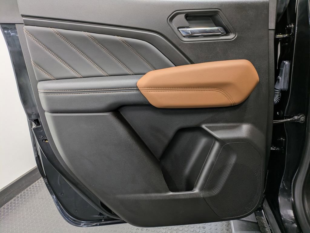 Used 2025 GMC Canyon AT4 image 22