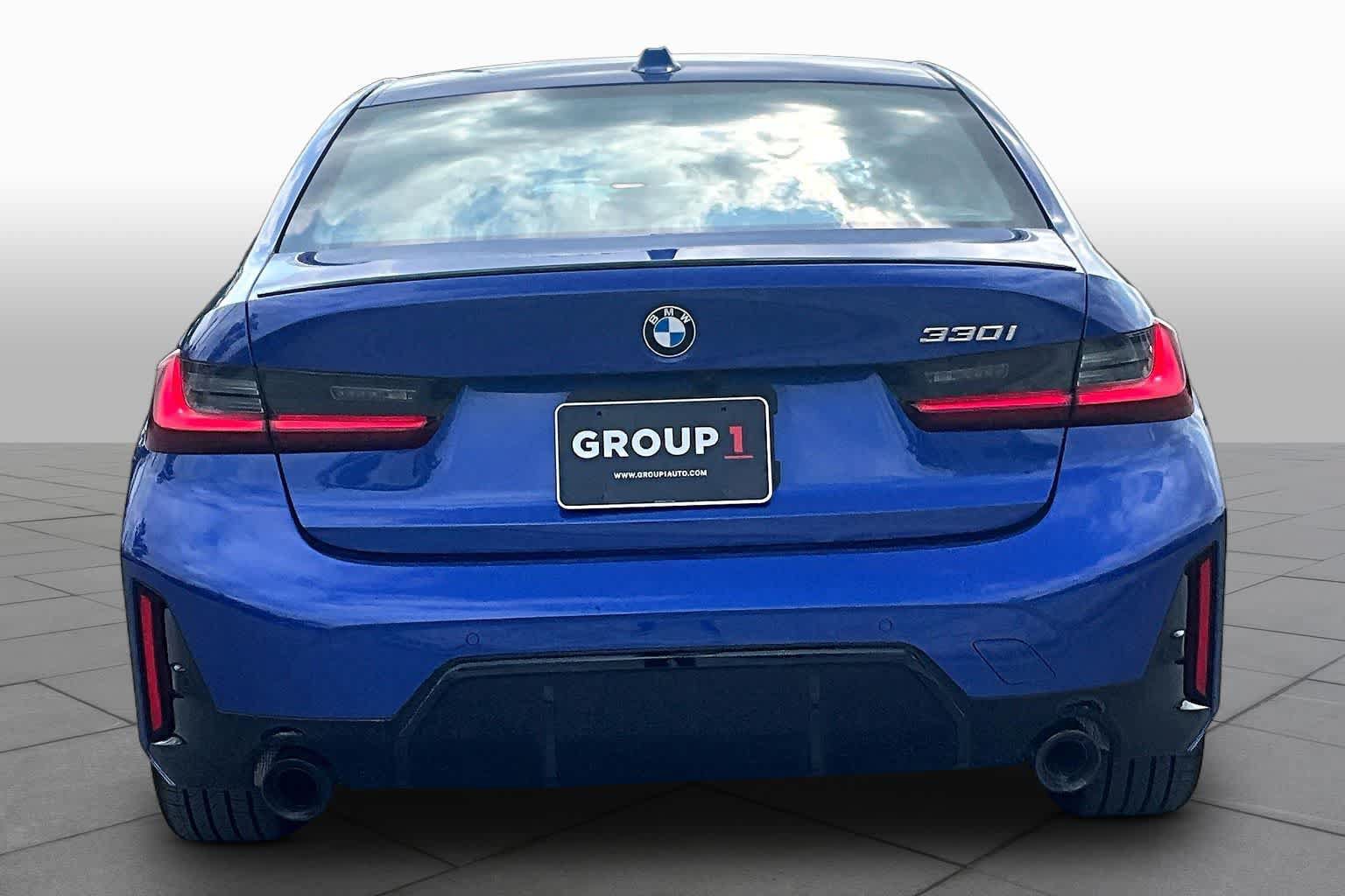 Used 2026 BMW 330i Sedan w/ M Sport Package RWD image 4