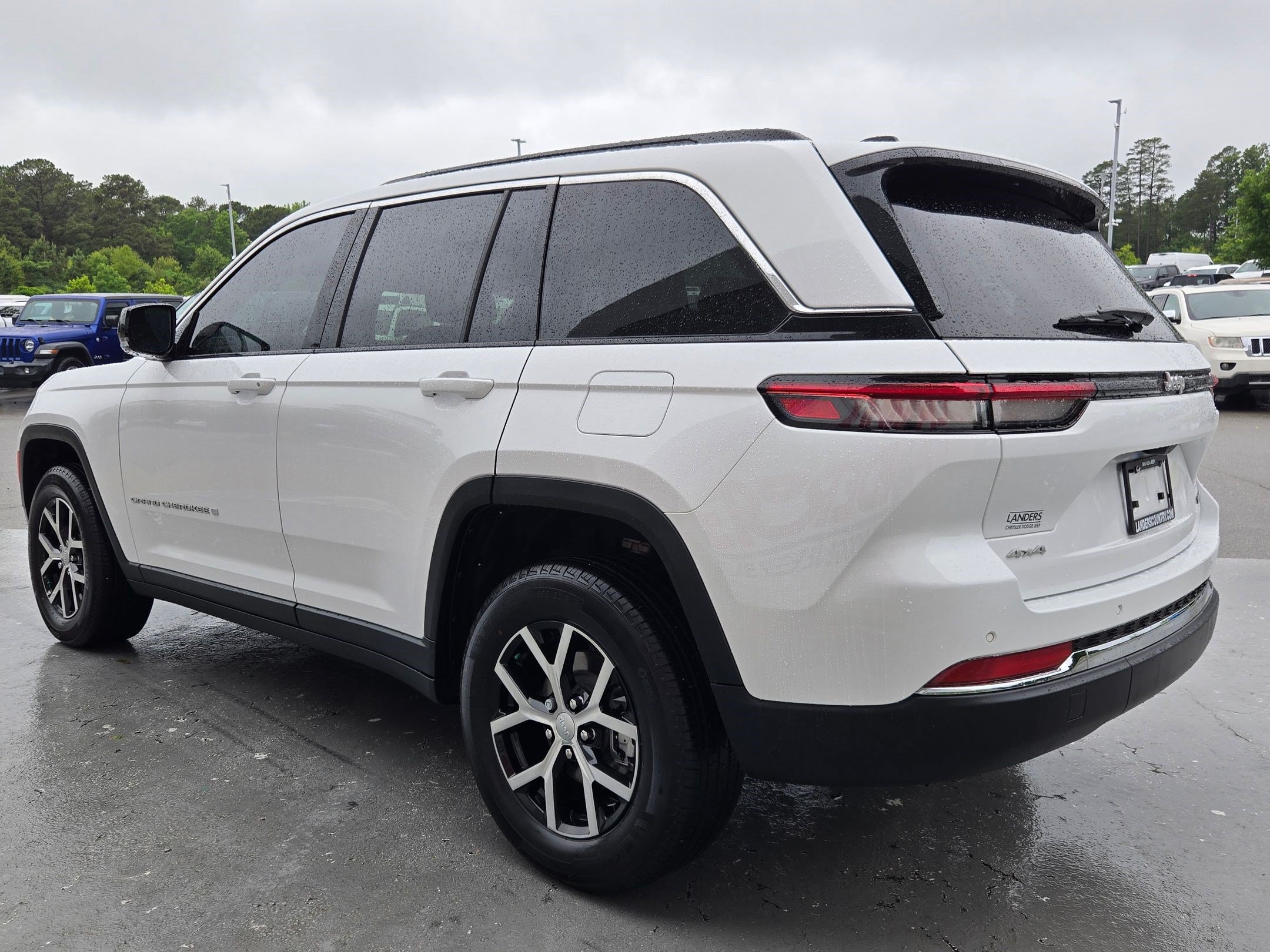 Used 2025 Jeep Grand Cherokee Limited AWD/4WD image 5