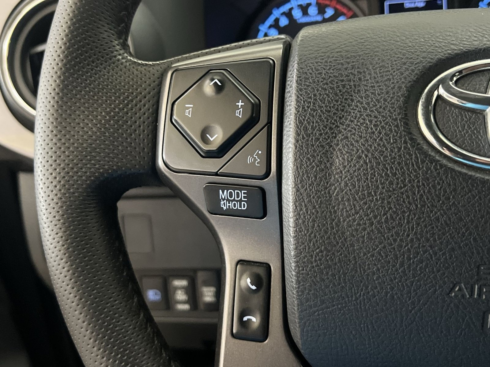 Used 2020 Toyota Tacoma TRD Sport AWD/4WD image 33