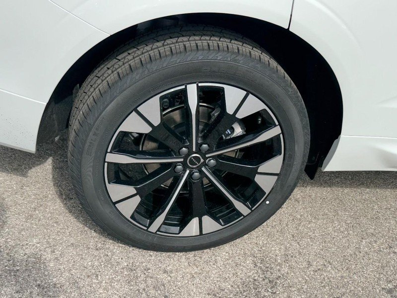 New 2026 Volvo XC60 B5 Plus w/ Protection Package Premier AWD/4WD image 4