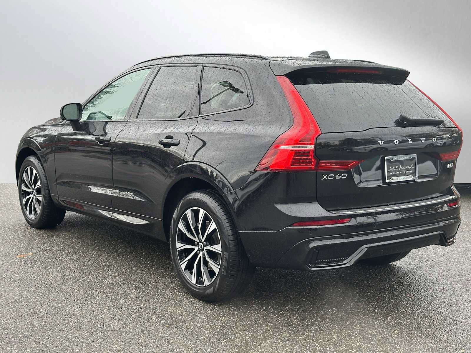 Used 2025 Volvo XC60 B5 Core w/ Protection Package Premier image 5