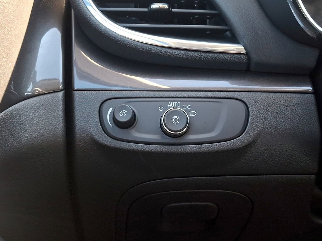 Used 2022 Buick Encore Preferred w/ Safety Package image 22