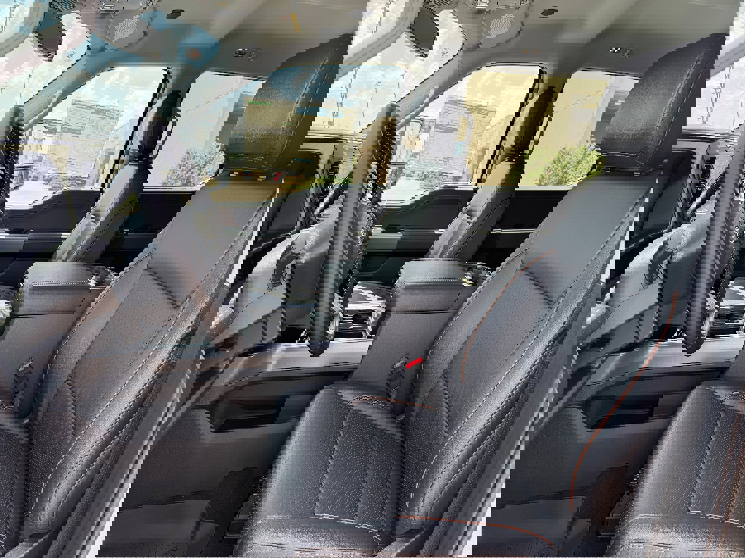 New 2025 Ford F350 Lariat w/ Lariat Ultimate Package image 9