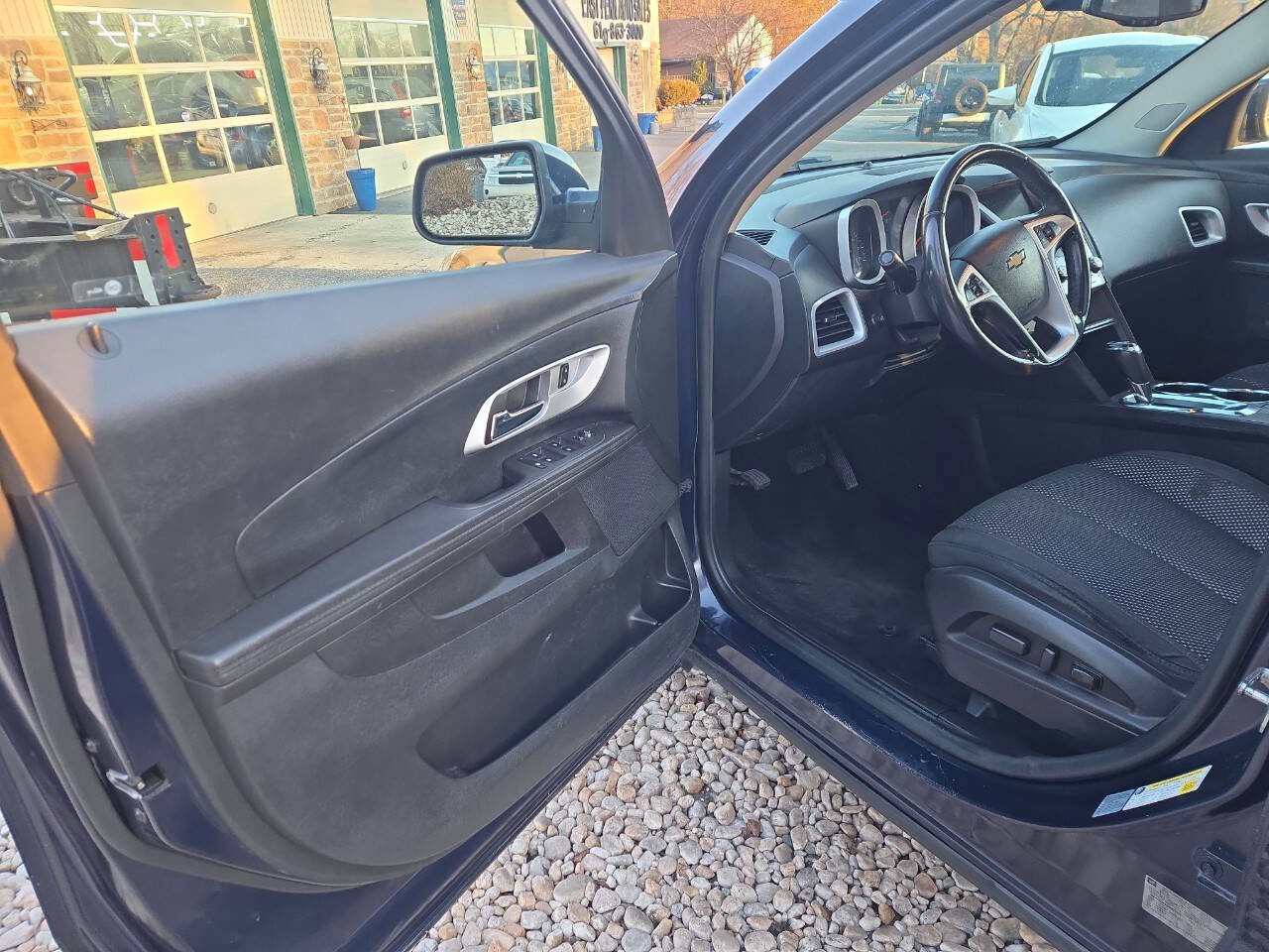 Used 2017 Chevrolet Equinox LT w/ Convenience Package image 14