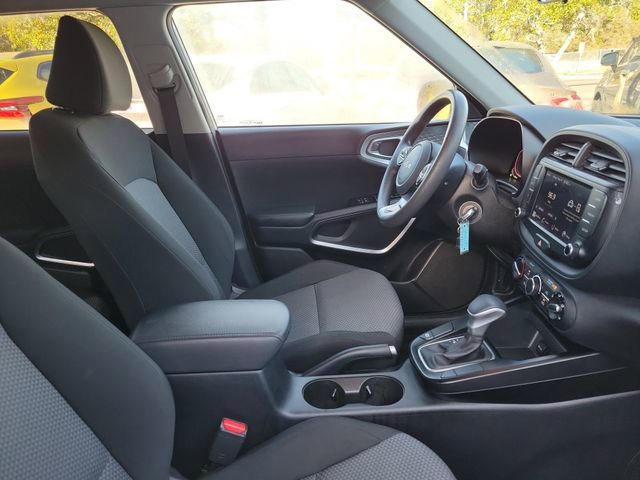 Used 2023 Kia Soul LX image 32