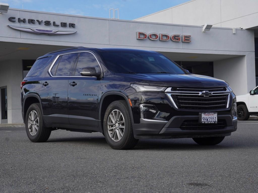 Used 2023 Chevrolet Traverse LT image 2