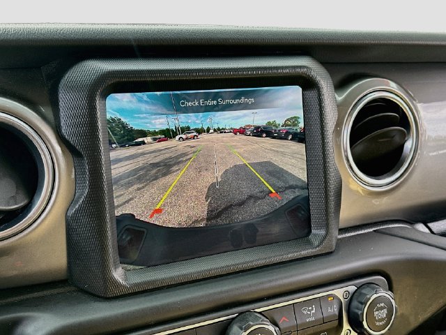 Used 2021 Jeep Gladiator Overland AWD/4WD image 13