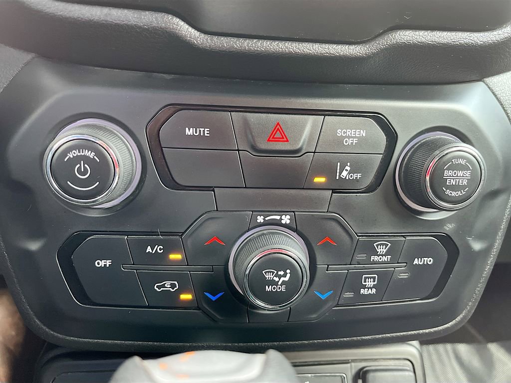 Used 2021 Jeep Renegade Latitude image 21