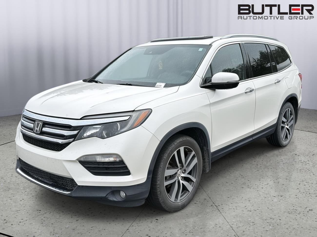 Used 2017 Honda Pilot Touring image 2