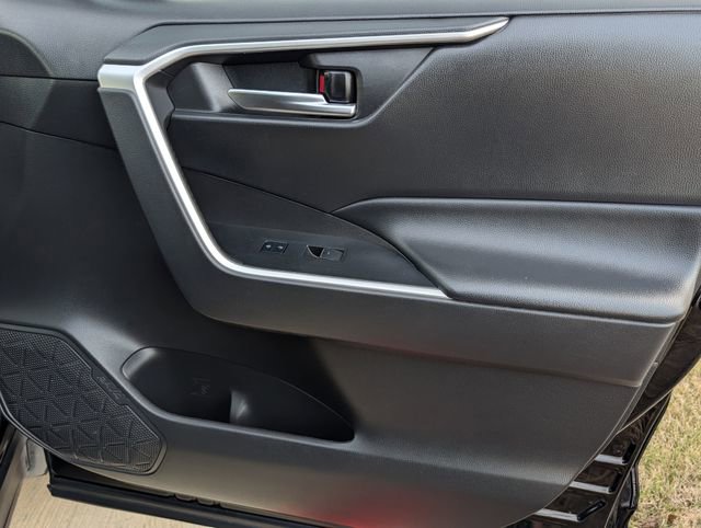 Used 2023 Toyota RAV4 XLE w/ Convenience Package image 7