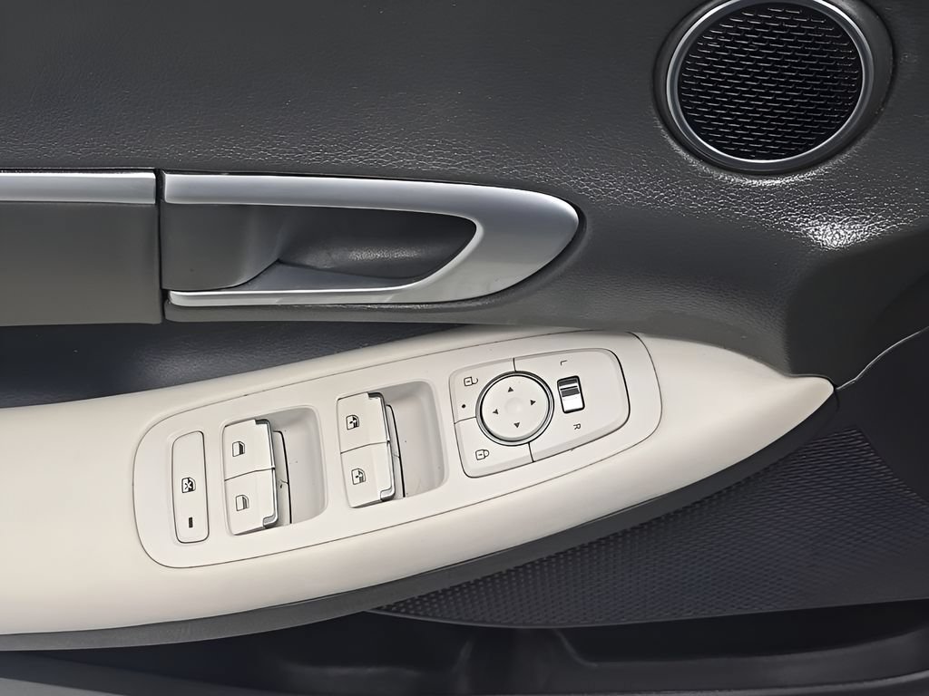 Certified 2025 Hyundai Sonata SEL FWD image 11