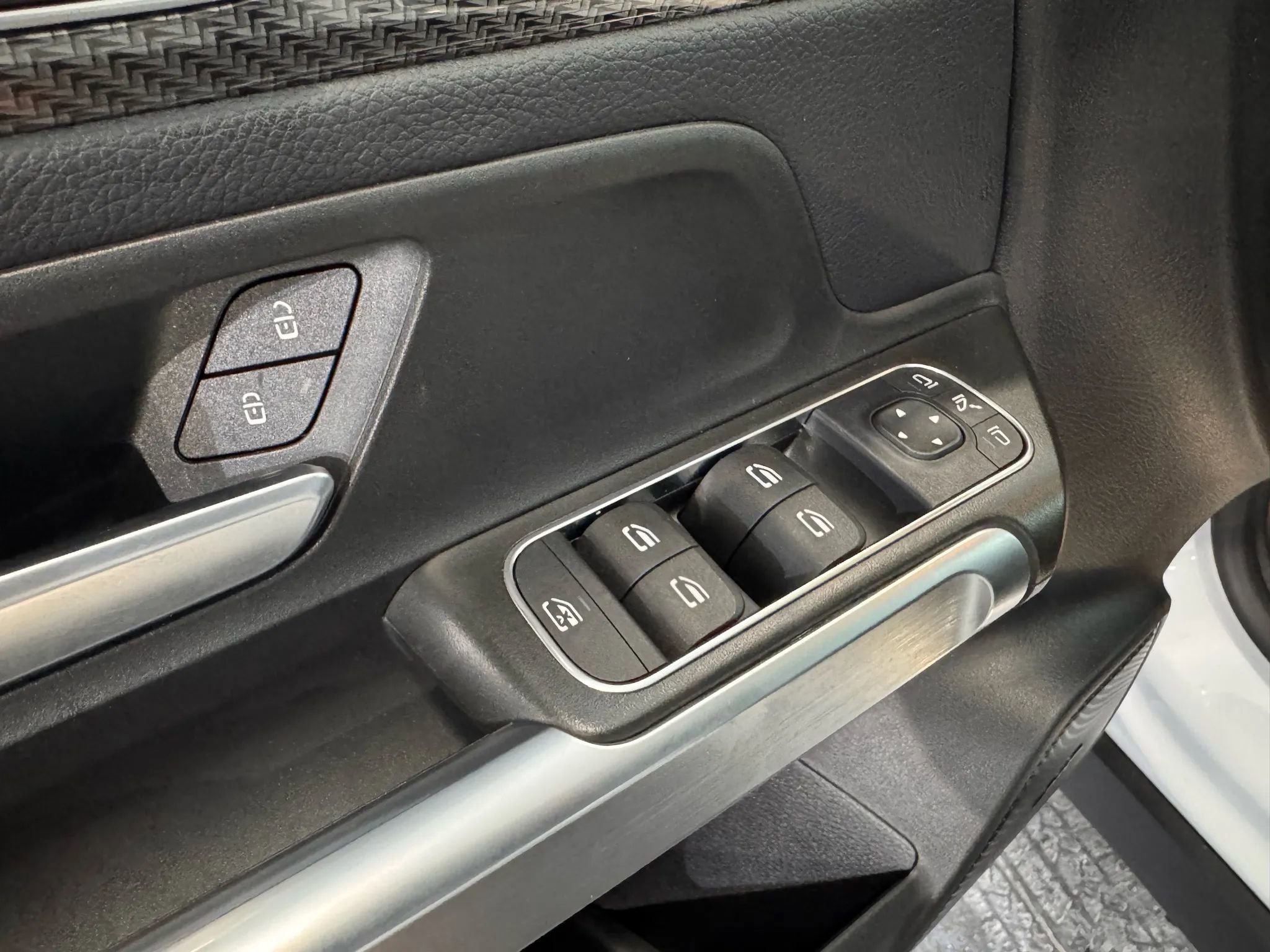 Used 2021 Mercedes-Benz GLB 35 AMG 4MATIC image 22