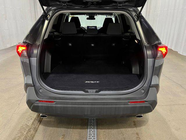 Certified 2021 Toyota RAV4 XLE w/ Carpet Mat Package (TMS) AWD/4WD image 12