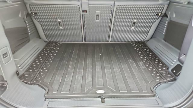 Used 2025 Land Rover Defender 110 X image 14